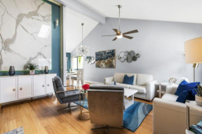Beach Road Condo, Private Deck, Siesta Key Village and Beach Walkable